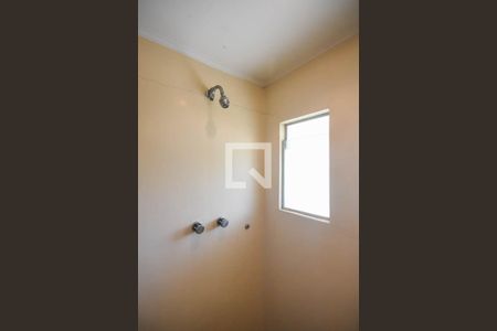 Casa à venda com 700m², 3 quartos e 6 vagas Casa à venda com 700m², 3 quartos e 6 vagasChuveiro do banheiro da suíte 1