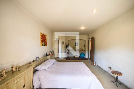 Casa à venda com 700m², 3 quartos e 6 vagas Casa à venda com 700m², 3 quartos e 6 vagasSuíte 3