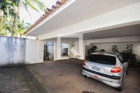 Casa à venda com 700m², 3 quartos e 6 vagas Casa à venda com 700m², 3 quartos e 6 vagasGaragem