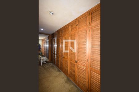 Casa à venda com 700m², 3 quartos e 6 vagas Casa à venda com 700m², 3 quartos e 6 vagasArmário da suíte 3