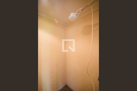 Casa à venda com 700m², 3 quartos e 6 vagas Casa à venda com 700m², 3 quartos e 6 vagasChuveiro do banheiro