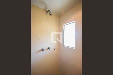 Casa à venda com 700m², 3 quartos e 6 vagas Casa à venda com 700m², 3 quartos e 6 vagasChuveiro do banheiro da suíte 2