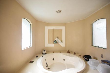 Casa à venda com 700m², 3 quartos e 6 vagas Casa à venda com 700m², 3 quartos e 6 vagasBanheiro suíte 3