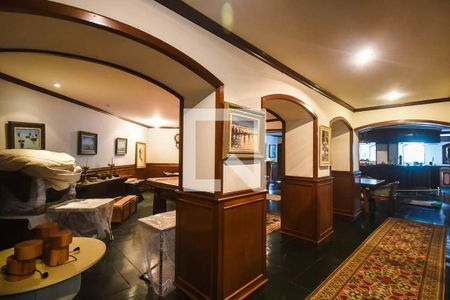 Casa à venda com 700m², 3 quartos e 6 vagas Casa à venda com 700m², 3 quartos e 6 vagasSalão