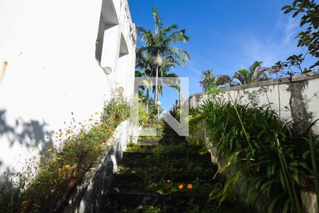 Casa à venda com 700m², 3 quartos e 6 vagas Casa à venda com 700m², 3 quartos e 6 vagasÁrea externa