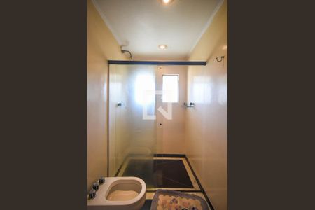 Casa à venda com 700m², 3 quartos e 6 vagas Casa à venda com 700m², 3 quartos e 6 vagasBanheiro suíte 2