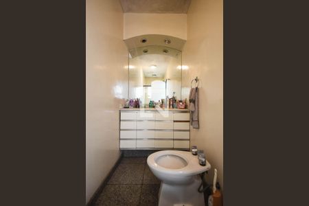 Casa à venda com 700m², 3 quartos e 6 vagas Casa à venda com 700m², 3 quartos e 6 vagasBanheiro de Serviço