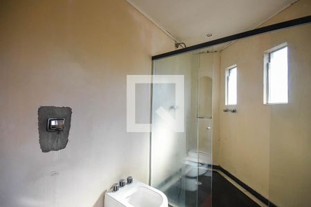 Casa à venda com 700m², 3 quartos e 6 vagas Casa à venda com 700m², 3 quartos e 6 vagasBanheiro suíte 3