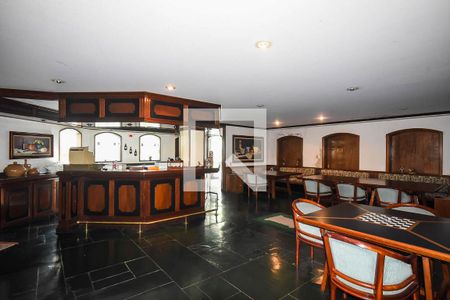 Casa à venda com 700m², 3 quartos e 6 vagas Casa à venda com 700m², 3 quartos e 6 vagasSalão