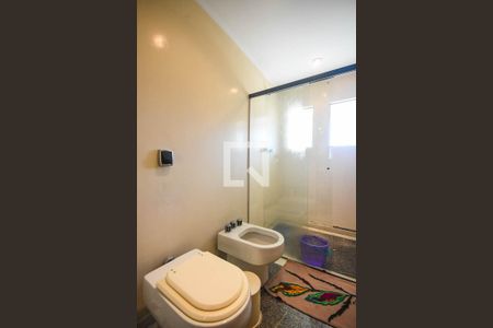 Casa à venda com 700m², 3 quartos e 6 vagas Casa à venda com 700m², 3 quartos e 6 vagasBanheiro suíte 1