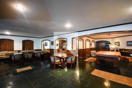 Casa à venda com 700m², 3 quartos e 6 vagas Casa à venda com 700m², 3 quartos e 6 vagasSalão