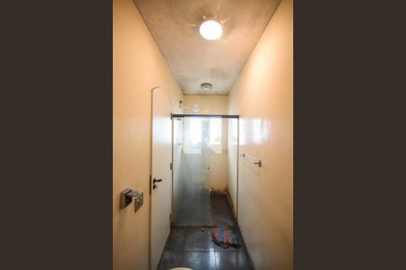 Casa à venda com 700m², 3 quartos e 6 vagas Casa à venda com 700m², 3 quartos e 6 vagasBanheiro de Serviço