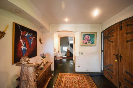 Casa à venda com 700m², 3 quartos e 6 vagas Casa à venda com 700m², 3 quartos e 6 vagasHall social