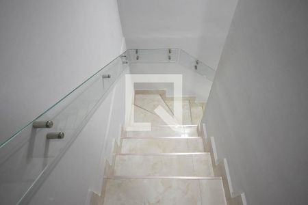 Escada de casa à venda com 3 quartos, 75m² em Parque Marabá, Taboão da Serra