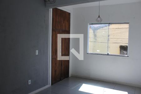 Sala de casa para alugar com 2 quartos, 96m² em Porto Novo, São Gonçalo