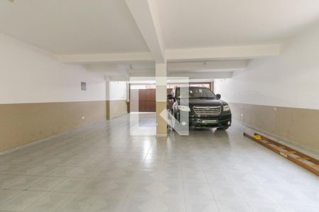 Garagem Coberta de casa para alugar com 3 quartos, 360m² em Portão, Curitiba