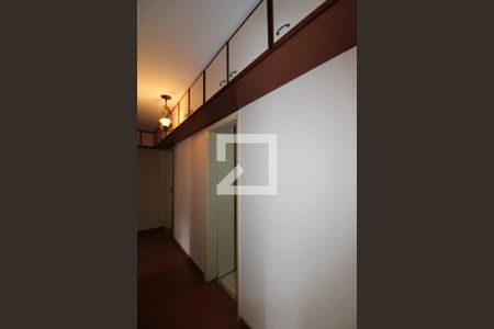 Corredor de apartamento à venda com 3 quartos, 94m² em Cambuí, Campinas