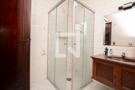 Casa à venda com 480m², 5 quartos e 8 vagas Casa à venda com 480m², 5 quartos e 8 vagasBanheiro Suíte 5