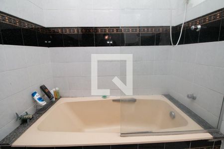 Casa à venda com 480m², 5 quartos e 8 vagas Casa à venda com 480m², 5 quartos e 8 vagasBanheiro Suíte 1