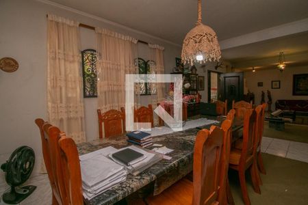 Casa à venda com 480m², 5 quartos e 8 vagas Casa à venda com 480m², 5 quartos e 8 vagasSala de Jantar