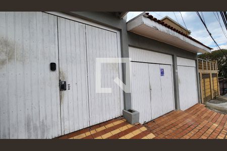 Casa à venda com 488m², 5 quartos e 8 vagas Casa à venda com 488m², 5 quartos e 8 vagasFachada
