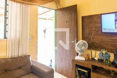 Sala de casa à venda com 2 quartos, 300m² em Jaqueline, Belo Horizonte