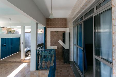 Varanda de casa à venda com 3 quartos, 220m² em Carlos Prates, Belo Horizonte