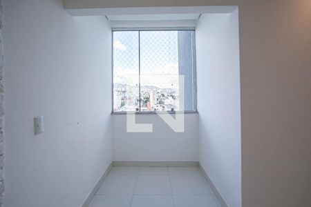 Sala de apartamento para alugar com 3 quartos, 66m² em Sagrada Família, Belo Horizonte