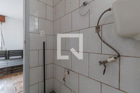 Banheiro da suite de apartamento para alugar com 1 quarto, 30m² em Jardim Dona Leopoldina, Porto Alegre