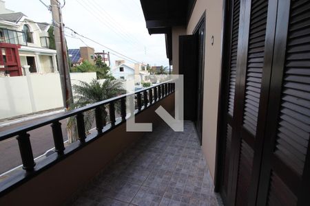 Casa de condomínio à venda com 367m², 4 quartos e 2 vagas Casa de condomínio à venda com 367m², 4 quartos e 2 vagasSacada do Quarto 1