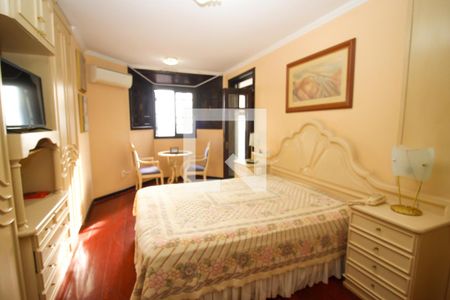 Casa de condomínio à venda com 367m², 4 quartos e 2 vagas Casa de condomínio à venda com 367m², 4 quartos e 2 vagasQuarto Suíte