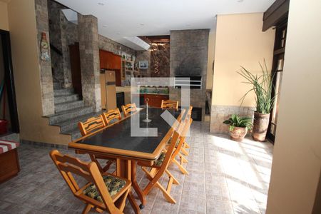 Casa de condomínio à venda com 367m², 4 quartos e 2 vagas Casa de condomínio à venda com 367m², 4 quartos e 2 vagasvaranda