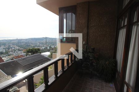 Casa de condomínio à venda com 367m², 4 quartos e 2 vagas Casa de condomínio à venda com 367m², 4 quartos e 2 vagasSacada da Sala de Jantar