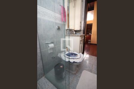 Casa de condomínio à venda com 367m², 4 quartos e 2 vagas Casa de condomínio à venda com 367m², 4 quartos e 2 vagasBanheiro 2