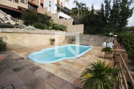 Casa de condomínio à venda com 367m², 4 quartos e 2 vagas Casa de condomínio à venda com 367m², 4 quartos e 2 vagasPiscina