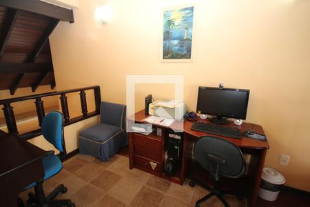 Casa de condomínio à venda com 367m², 4 quartos e 2 vagas Casa de condomínio à venda com 367m², 4 quartos e 2 vagasEscritório