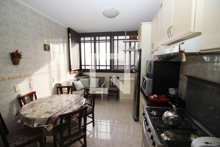 Casa de condomínio à venda com 367m², 4 quartos e 2 vagas Casa de condomínio à venda com 367m², 4 quartos e 2 vagasCozinha