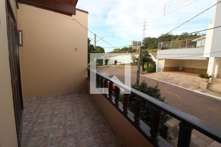 Casa de condomínio à venda com 367m², 4 quartos e 2 vagas Casa de condomínio à venda com 367m², 4 quartos e 2 vagasSacada do Quarto 1