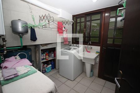 Casa de condomínio à venda com 367m², 4 quartos e 2 vagas Casa de condomínio à venda com 367m², 4 quartos e 2 vagasÁrea de Serviço
