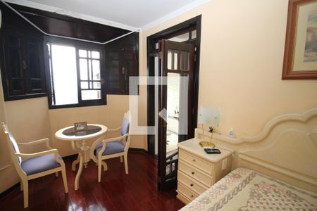 Casa de condomínio à venda com 367m², 4 quartos e 2 vagas Casa de condomínio à venda com 367m², 4 quartos e 2 vagasQuarto Suíte