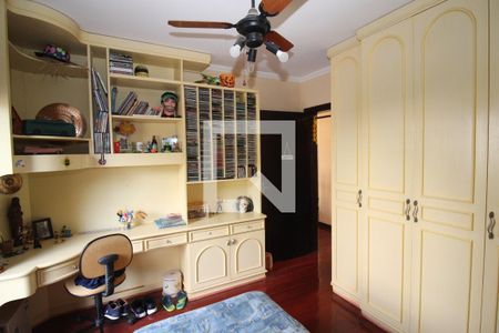 Casa de condomínio à venda com 367m², 4 quartos e 2 vagas Casa de condomínio à venda com 367m², 4 quartos e 2 vagasQuarto 1