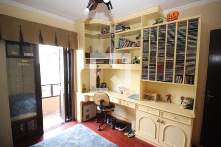 Casa de condomínio à venda com 367m², 4 quartos e 2 vagas Casa de condomínio à venda com 367m², 4 quartos e 2 vagasQuarto 1