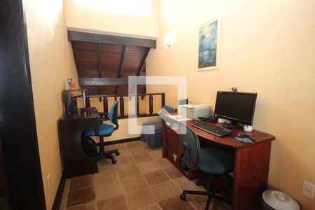 Casa de condomínio à venda com 367m², 4 quartos e 2 vagas Casa de condomínio à venda com 367m², 4 quartos e 2 vagasEscritório