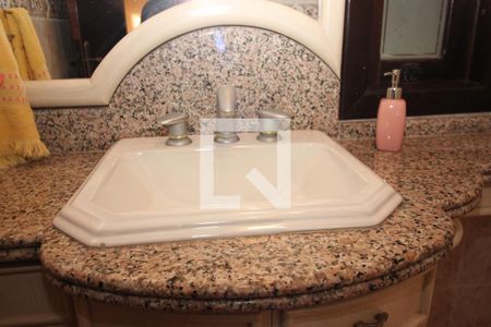 Casa de condomínio à venda com 367m², 4 quartos e 2 vagas Casa de condomínio à venda com 367m², 4 quartos e 2 vagasLavabo