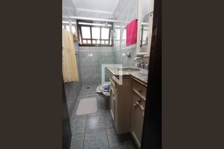 Casa de condomínio à venda com 367m², 4 quartos e 2 vagas Casa de condomínio à venda com 367m², 4 quartos e 2 vagasBanheiro 2