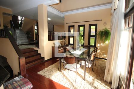 Casa de condomínio à venda com 367m², 4 quartos e 2 vagas Casa de condomínio à venda com 367m², 4 quartos e 2 vagasSala de Jantar