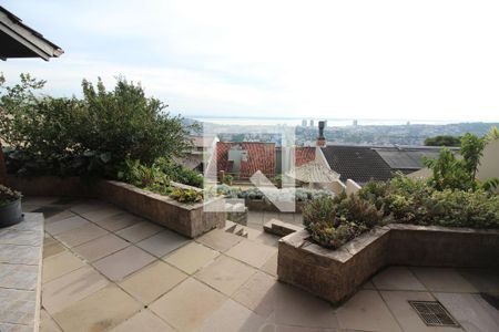 Casa de condomínio à venda com 367m², 4 quartos e 2 vagas Casa de condomínio à venda com 367m², 4 quartos e 2 vagasJardim