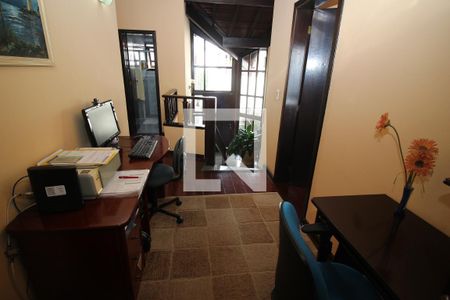 Casa de condomínio à venda com 367m², 4 quartos e 2 vagas Casa de condomínio à venda com 367m², 4 quartos e 2 vagasEscritório