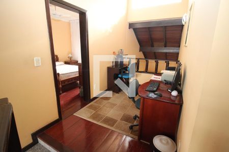 Casa de condomínio à venda com 367m², 4 quartos e 2 vagas Casa de condomínio à venda com 367m², 4 quartos e 2 vagasEscritório