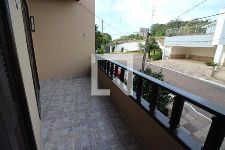 Casa de condomínio à venda com 367m², 4 quartos e 2 vagas Casa de condomínio à venda com 367m², 4 quartos e 2 vagasSacada do Quarto 1